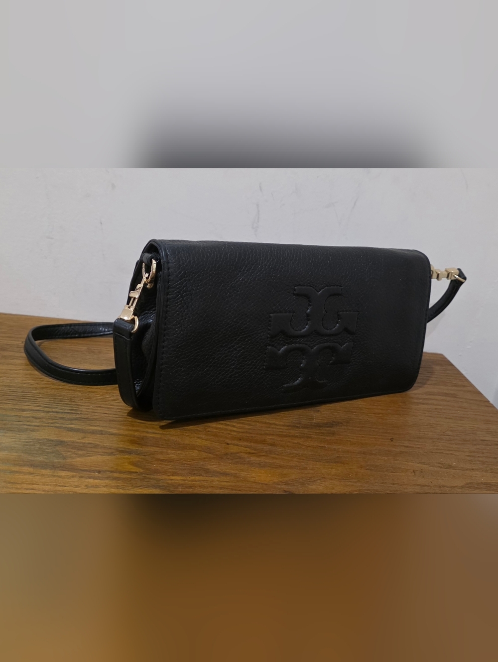 Like New!Tory Burch Black Pebbled Leather Crossbody Bag - Picture 6 of 11